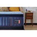 Stearns and Foster Lux Hybrid Medium Mattress - Image 4