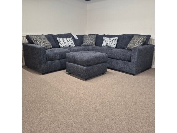 6 Piece set: 5 Piece Sectional & Ottoman