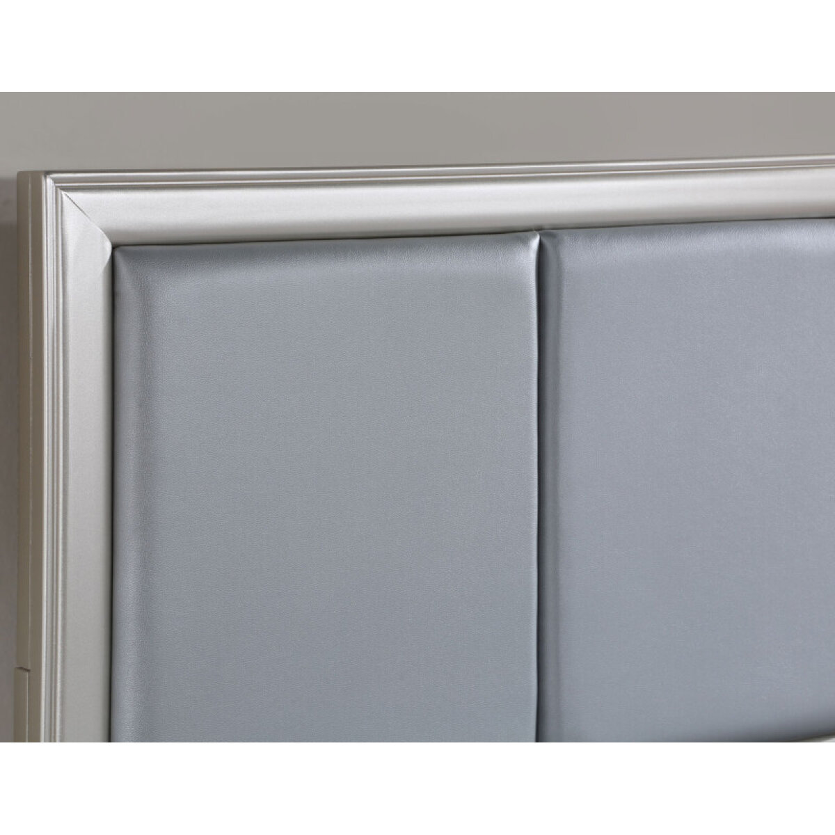 2596e08260d13f55eafc6f5ecbc89af0 Omni Queen Headboard - Image 1