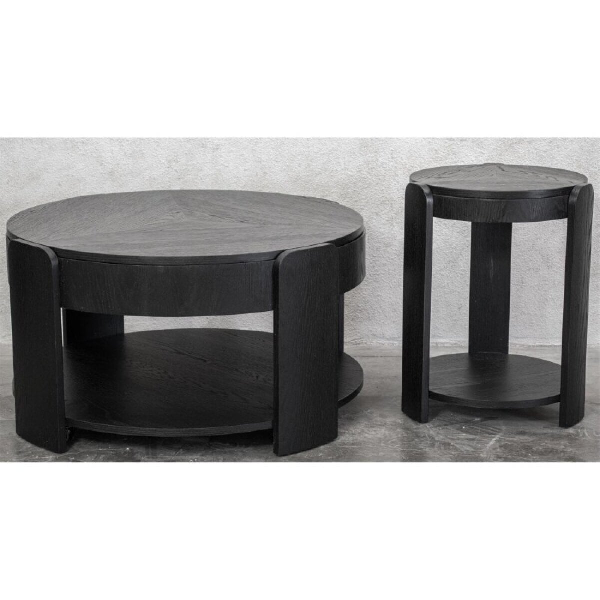 609f8eaae4012420d3dc570151e49a3e End Table - Image 1
